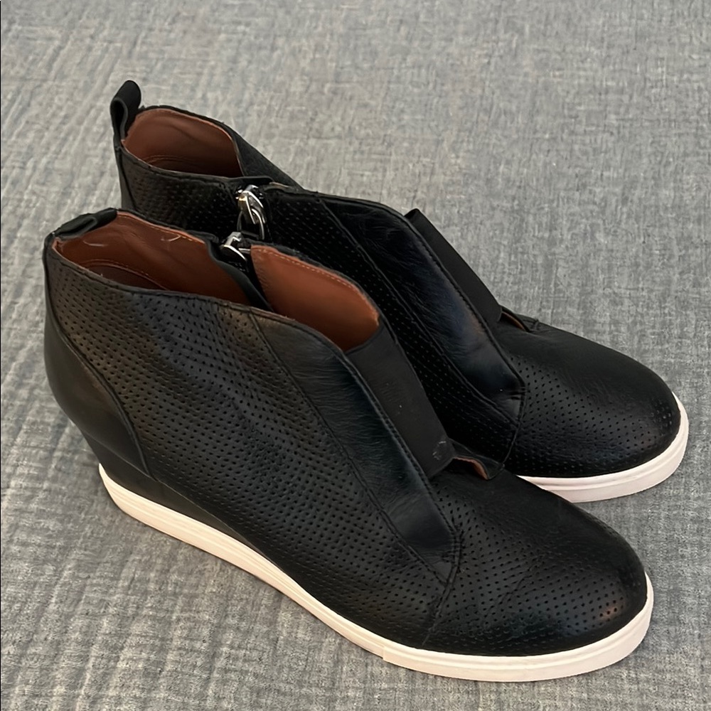 Black Perforated Women's Wedge Sneakers